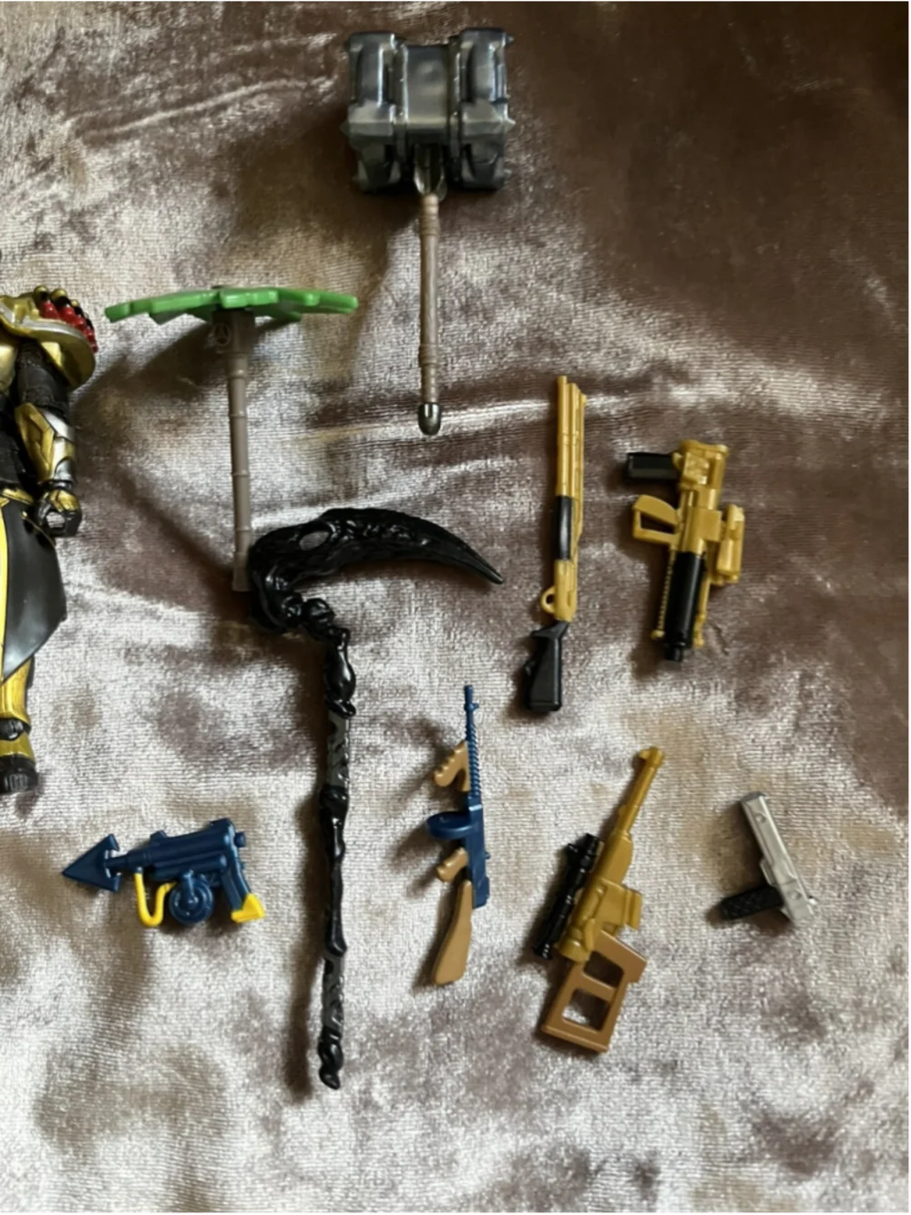 FORTNITE Hasbro Victory Royale Series Chaos Agent Collectible Action FigureBONUS